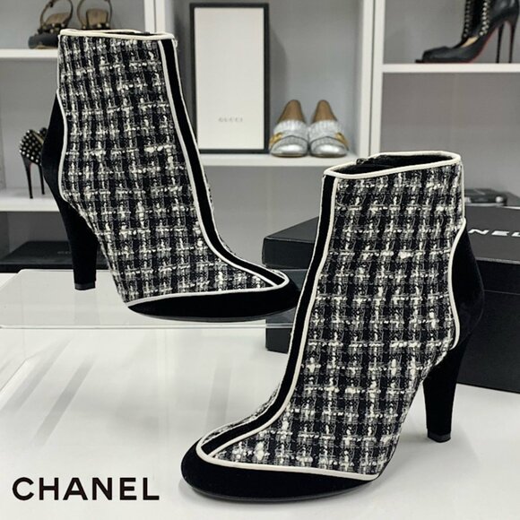 CHANEL Heeled Ankle Bootie in Black & White Velour Tweed Short Boots 35 /5 - Picture 1 of 10